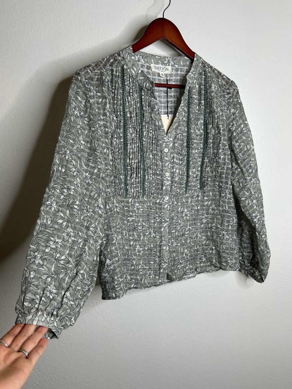 NWT Nation LA 100% Cotton Floral Sage Green Button Down Lightweight Blouse